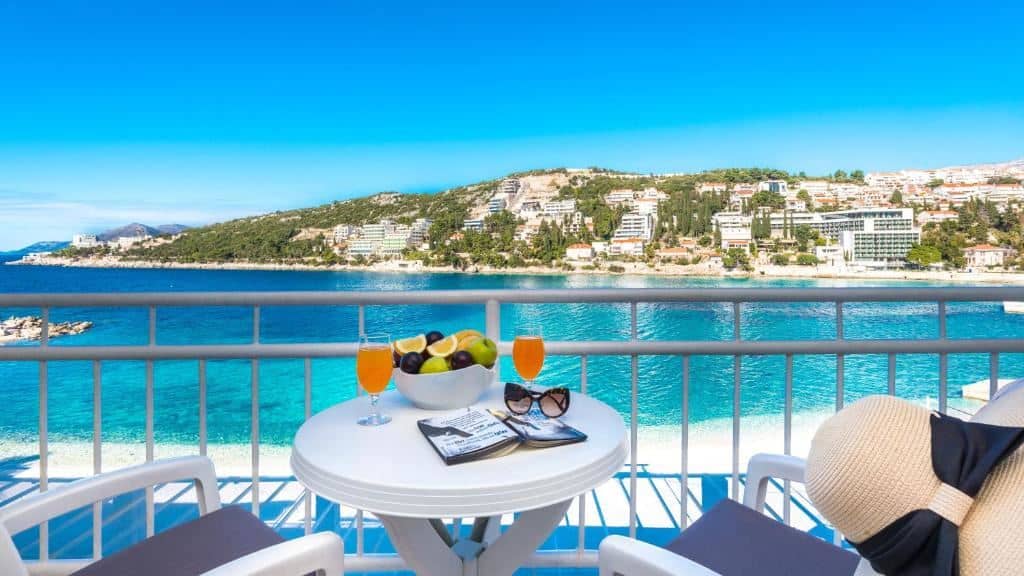 rooms-double-superior-room-seaview-balcony