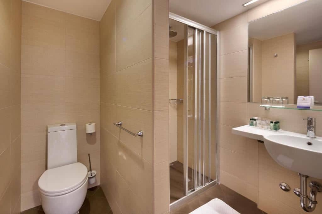 rooms-double-classic-room-park-view-balcony