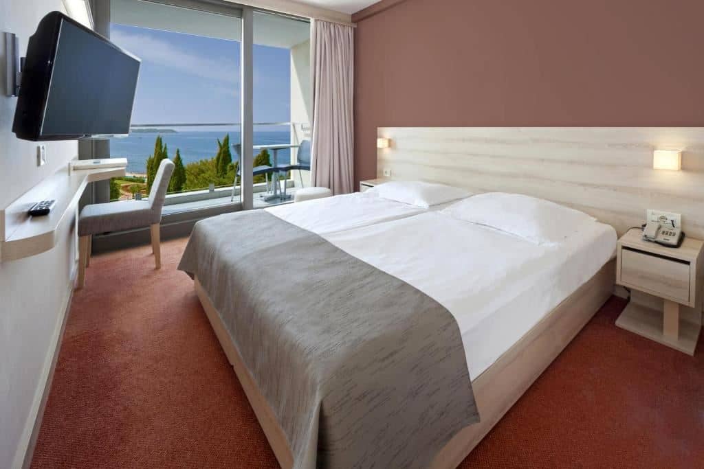 rooms-double-superior-room-seaview-balcony