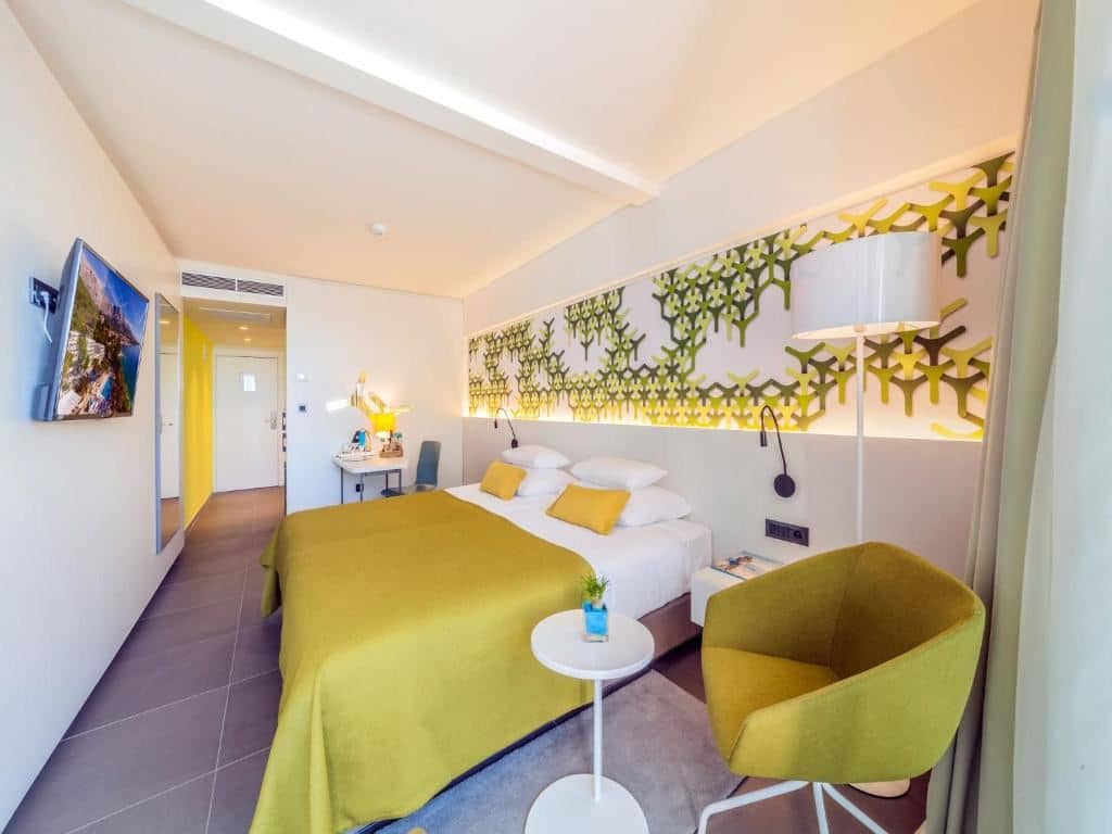 rooms-standard-room-balcony