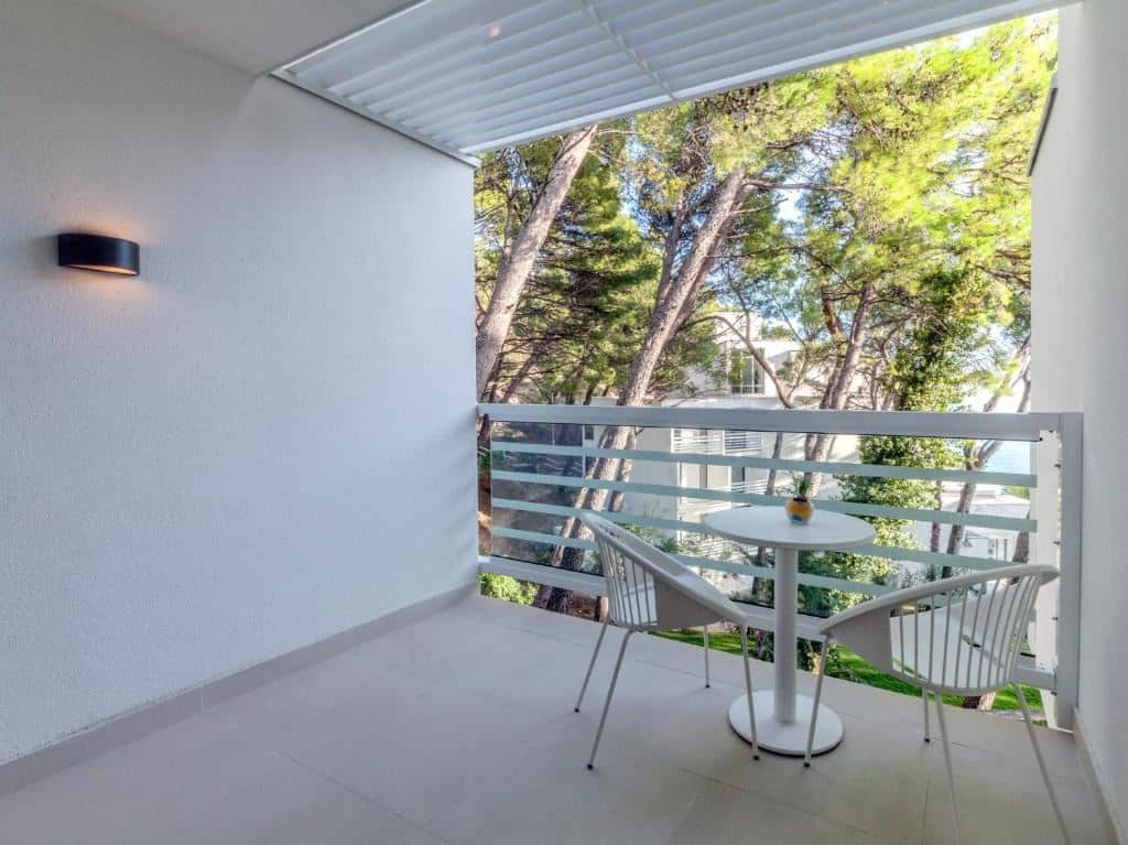 rooms-superior-room-balcony