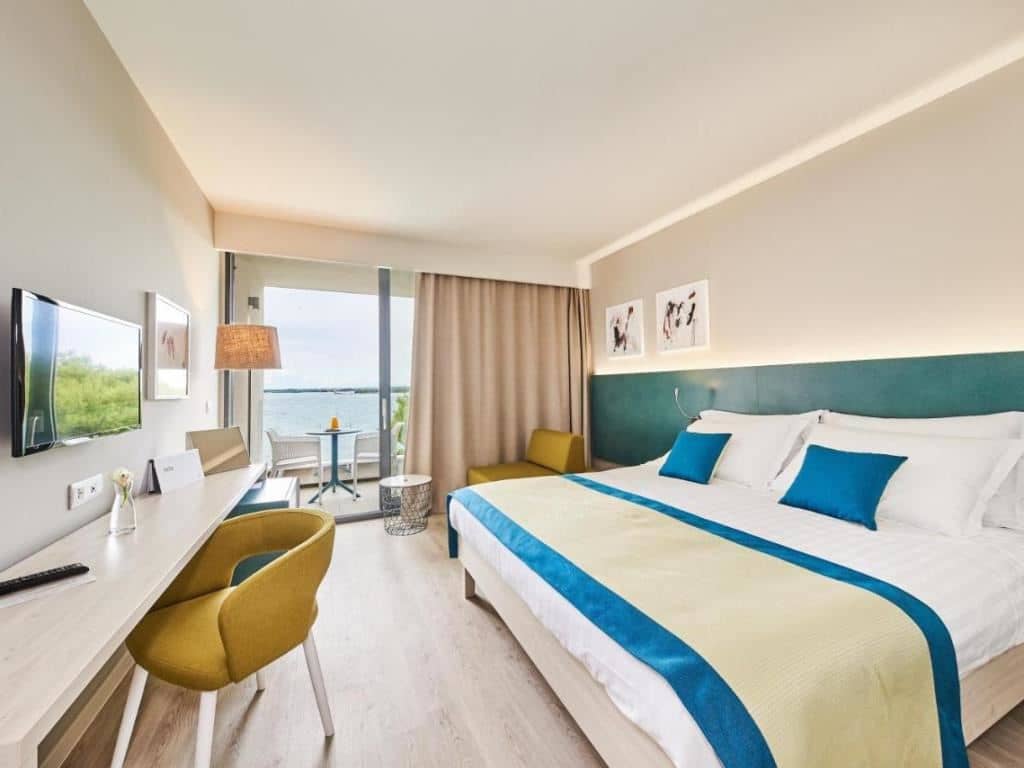 rooms-superior-room-balcony