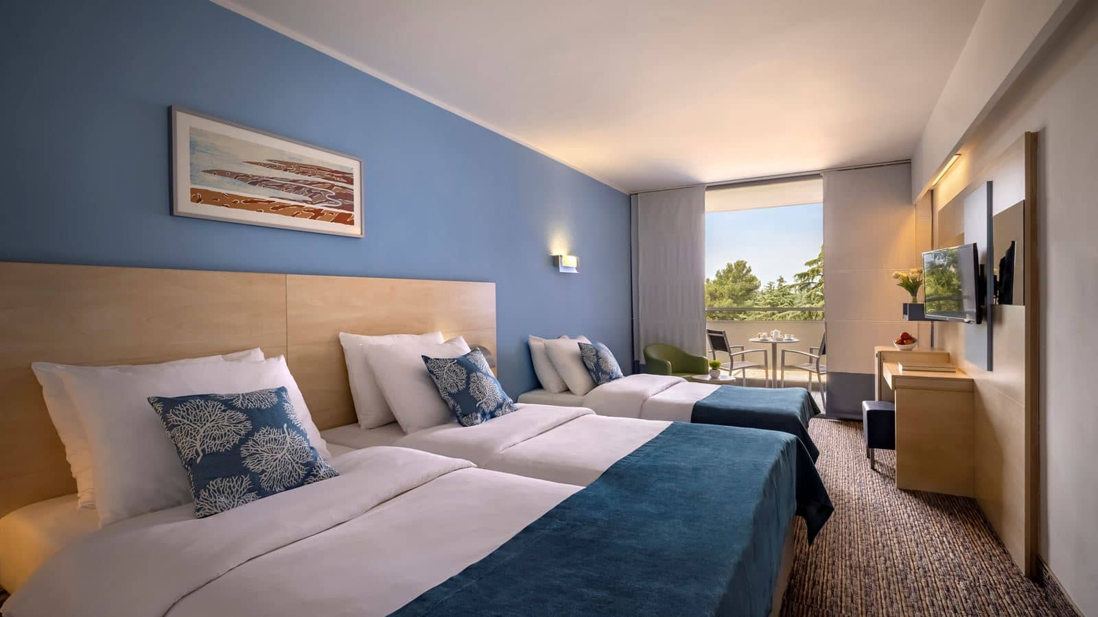 rooms-triple-superior-room-balcony