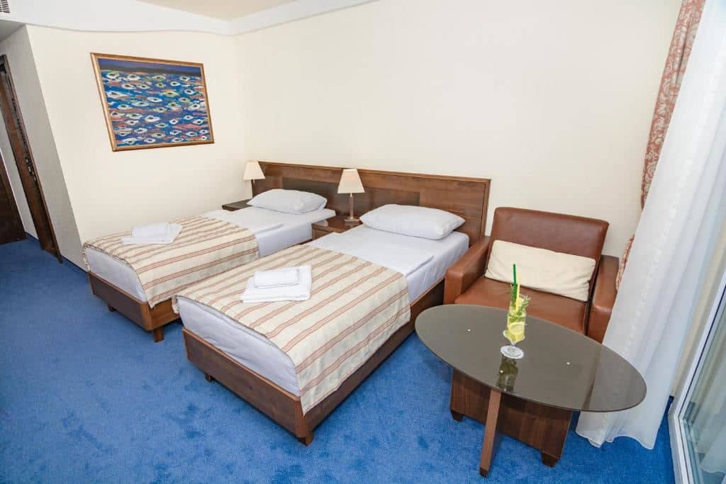 rooms-double-superior-room-seaview-balcony