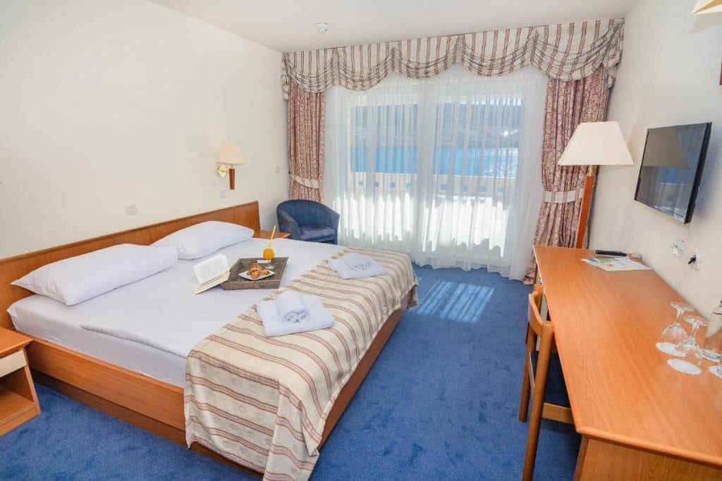 rooms-double-superior-room-seaview-balcony