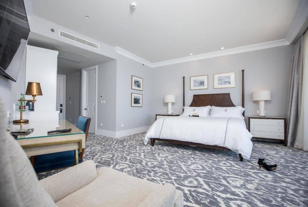 rooms-double-deluxe-room-balcony
