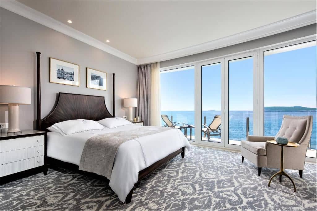rooms-executive-room-seaview-balcony