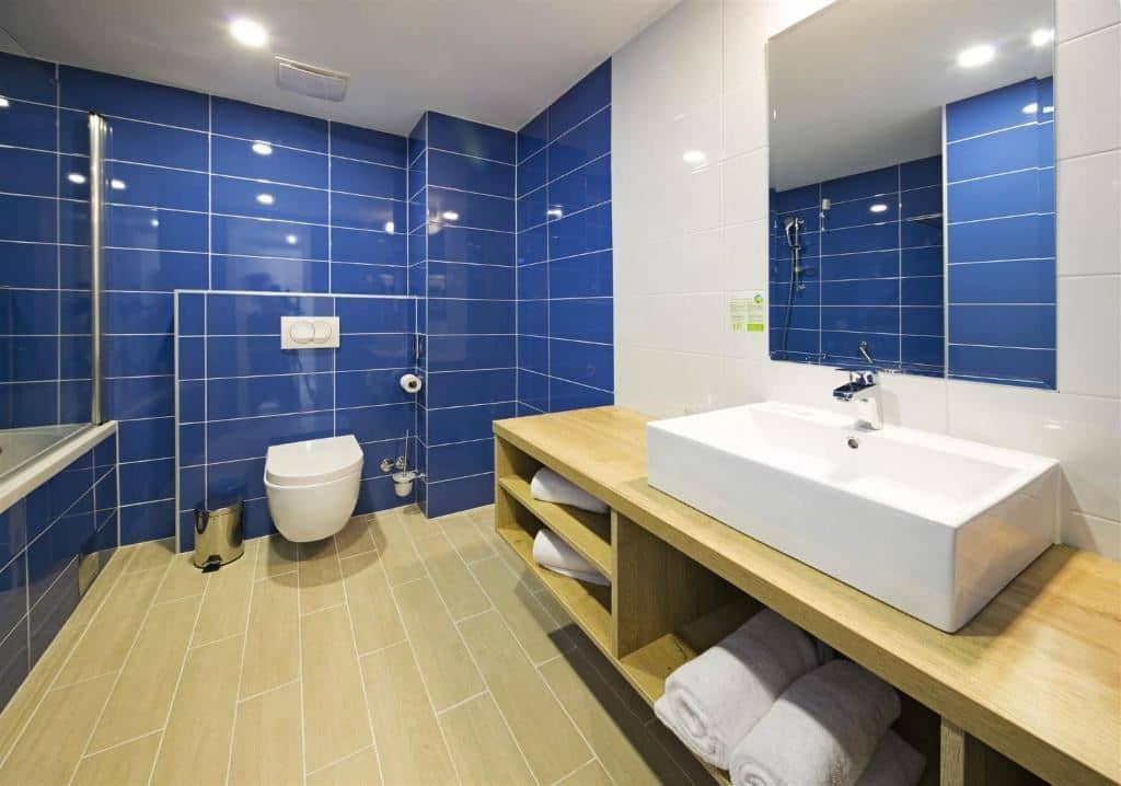 rooms-superior-familyroom-balcony
