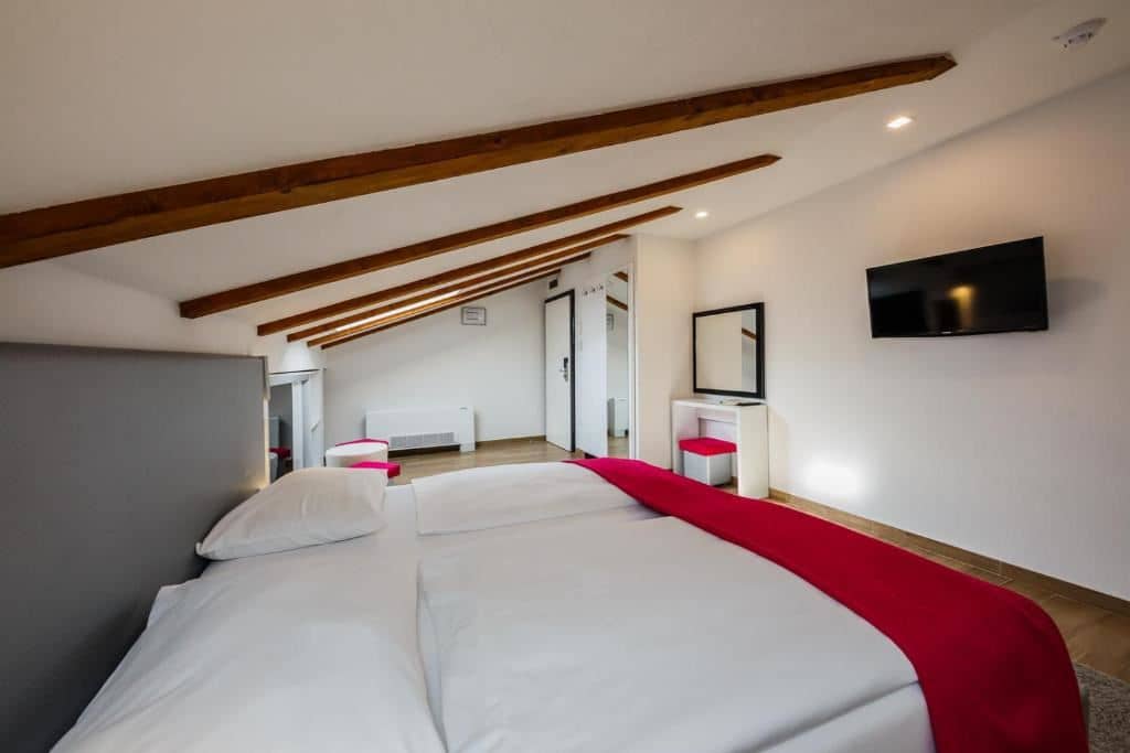 rooms-standard-room