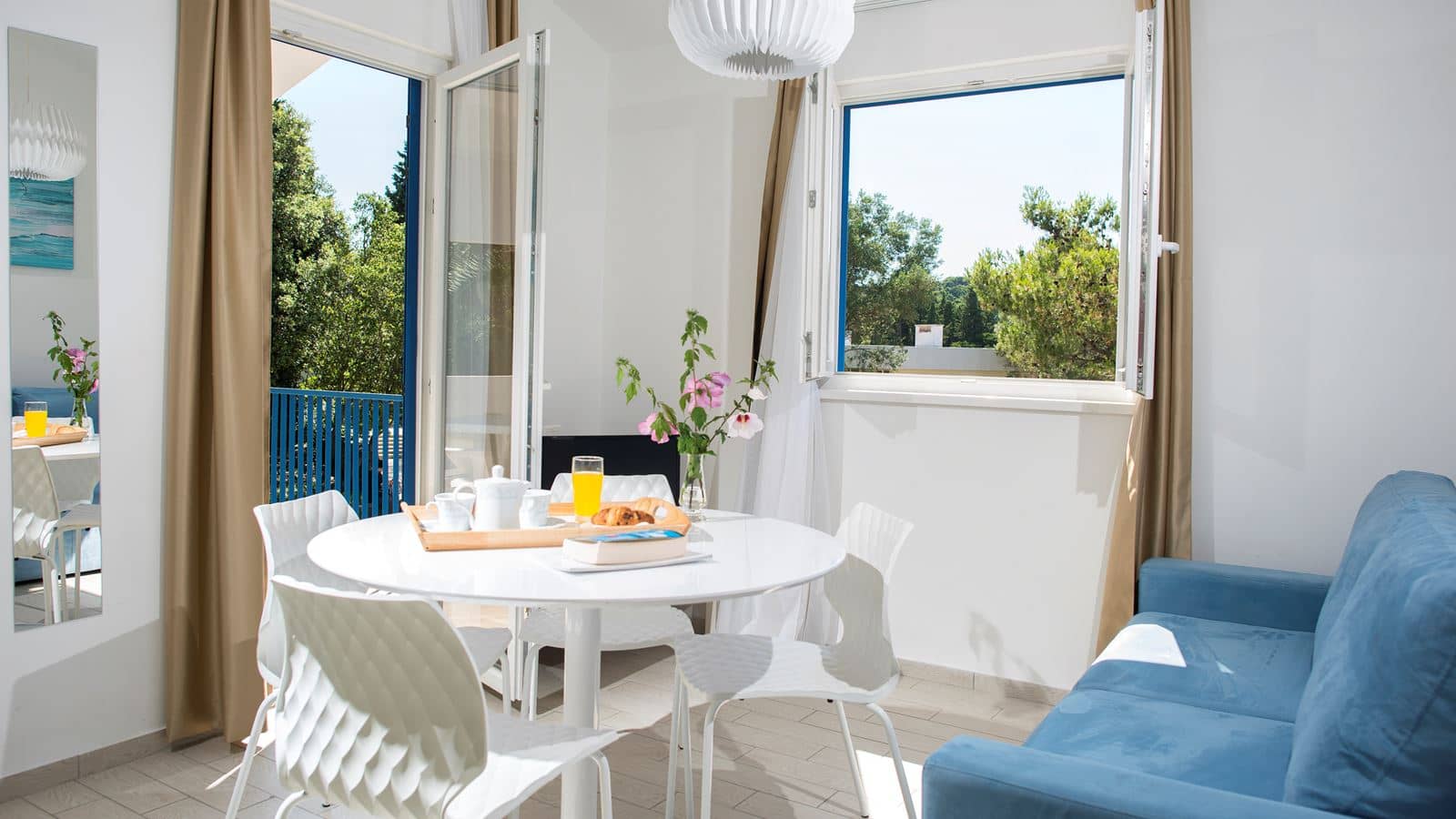 rooms-1-bedroom-standard-apartment-balcony