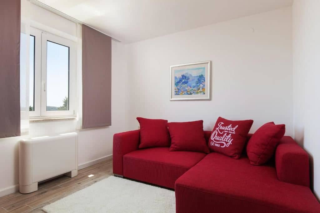 rooms-1-bedroom-apartment-balcony