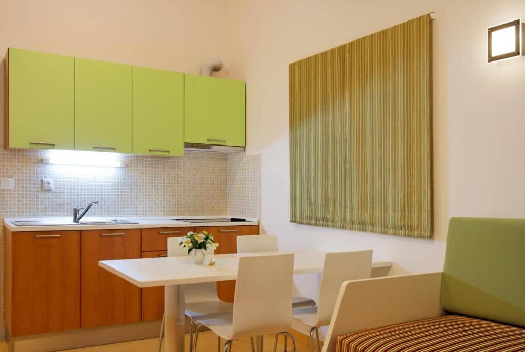 rooms-2-bedroom-apartment-balcony