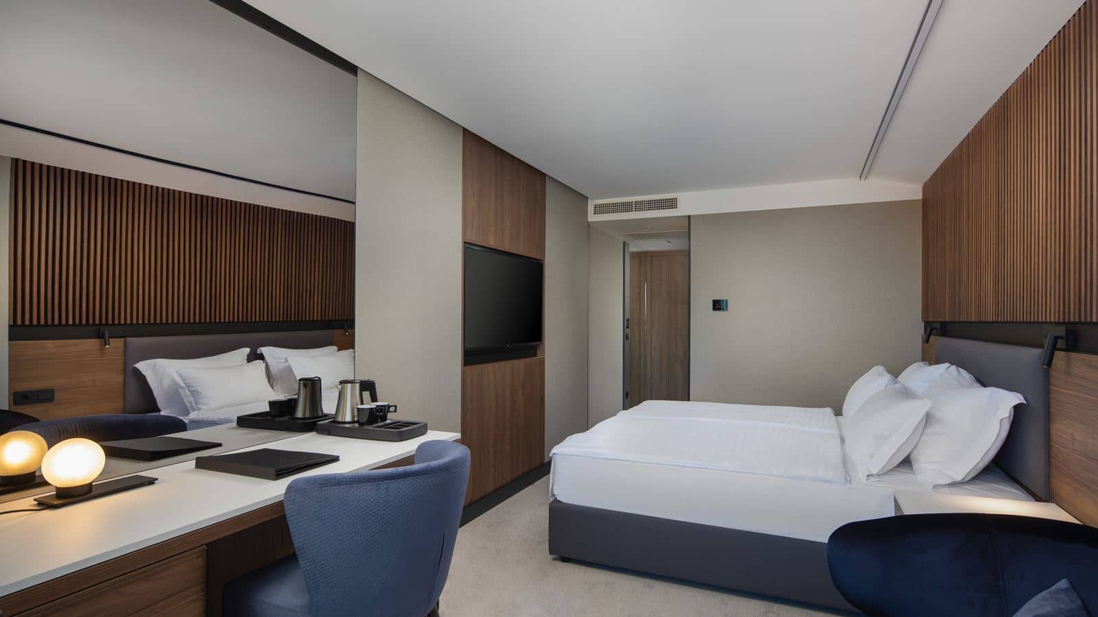 rooms-double-standard-room-frenchbalcony