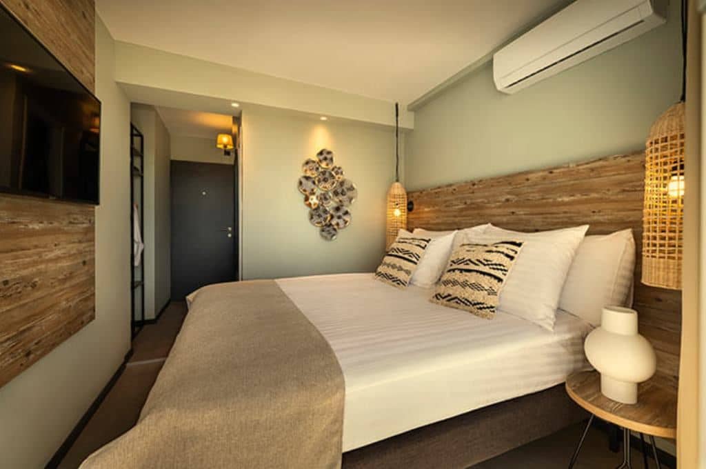 rooms-room-park-view-balcony