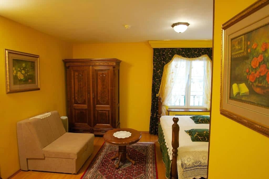 rooms-superior-room