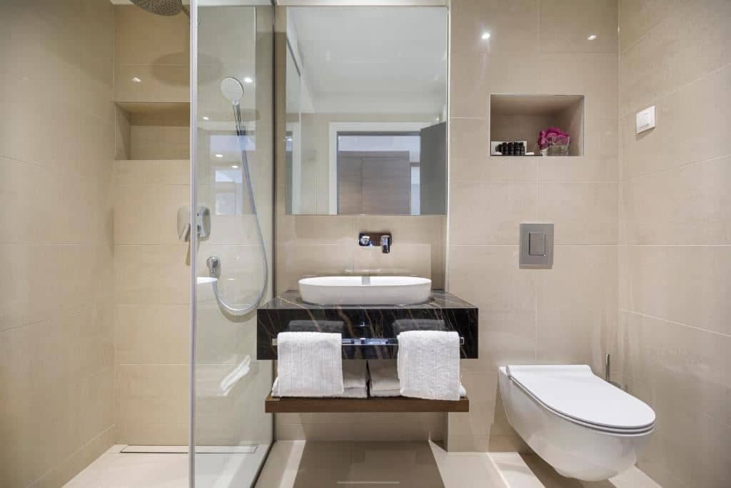 rooms-standard-room-park-view-balcony