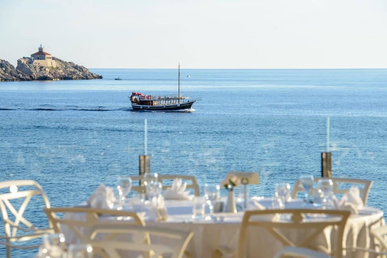 restaurants-restaurants