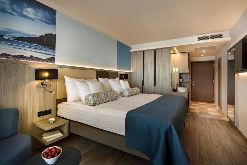 rooms-double-superior-room-seaview-balcony