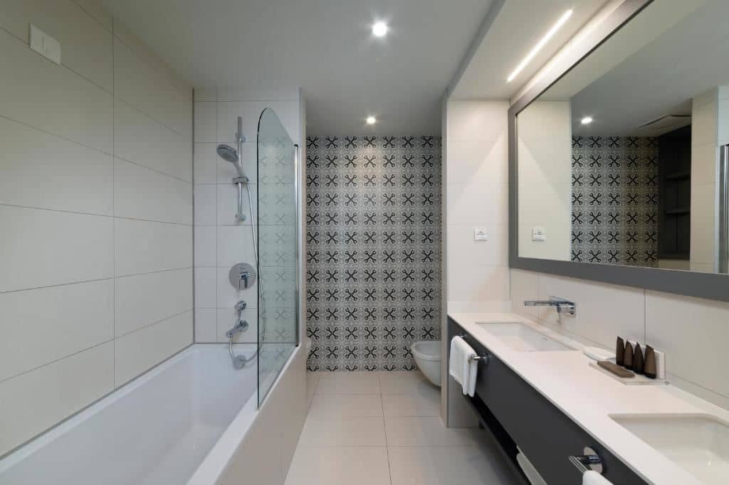 rooms-executive-room-seaview-balcony