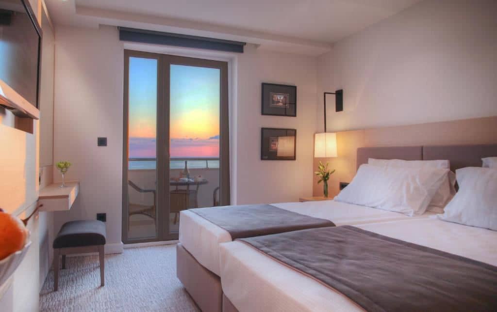rooms-room-seaview-balcony