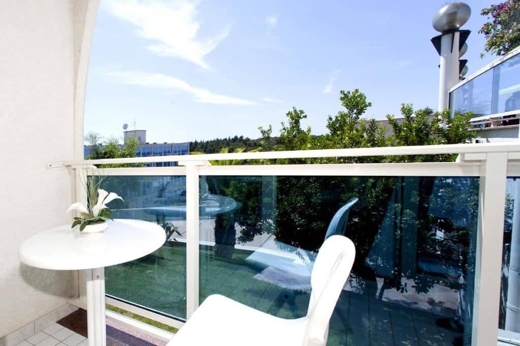 rooms-twin-classic-room-seaside-balcony