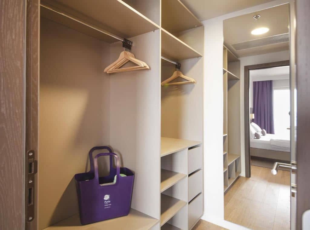rooms-suite-seaview-balcony