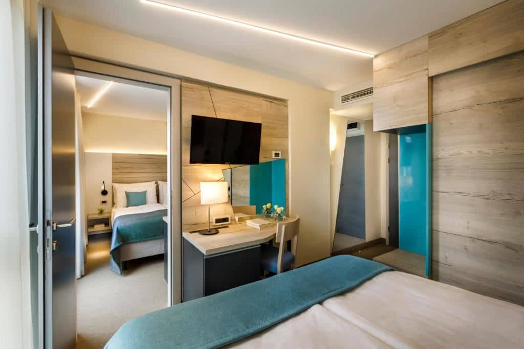 rooms-2-connectingrooms-standard-familyroom