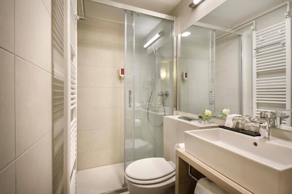 rooms-2-connectingrooms-standard-familyroom
