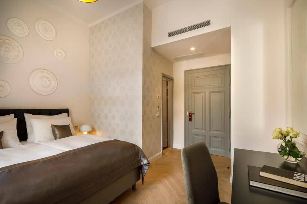 rooms-superior-room
