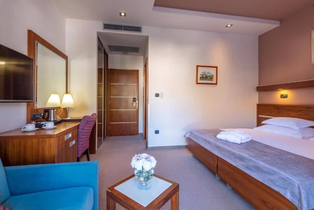 rooms-room-economy