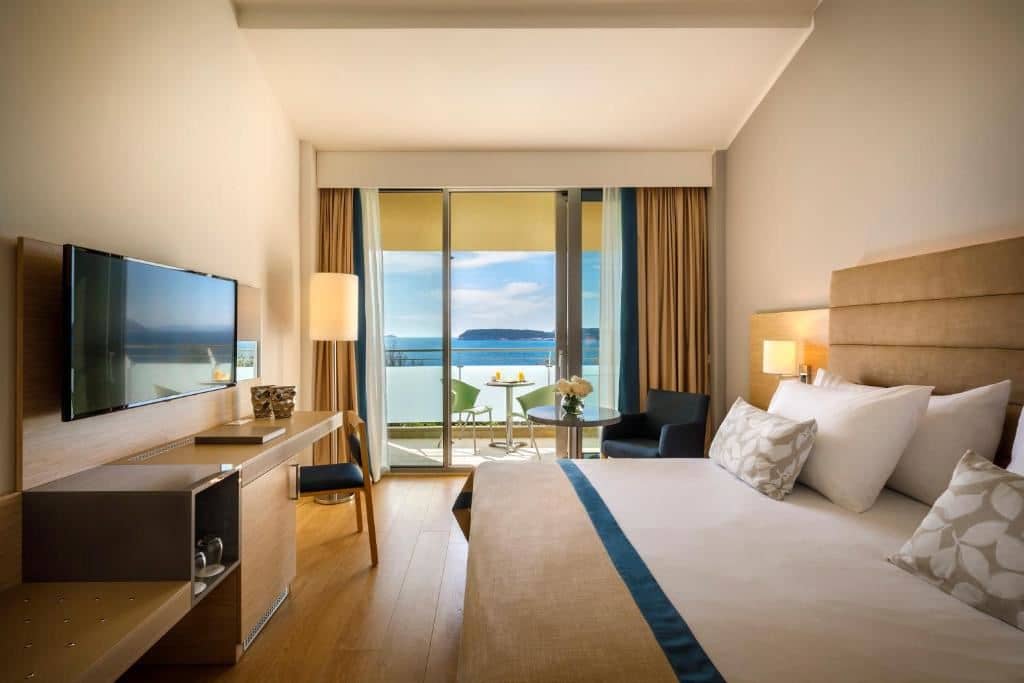 rooms-double-superior-room-seaside-balcony-or-terrace