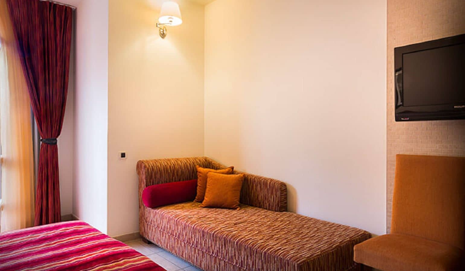 rooms-triple-classic-room
