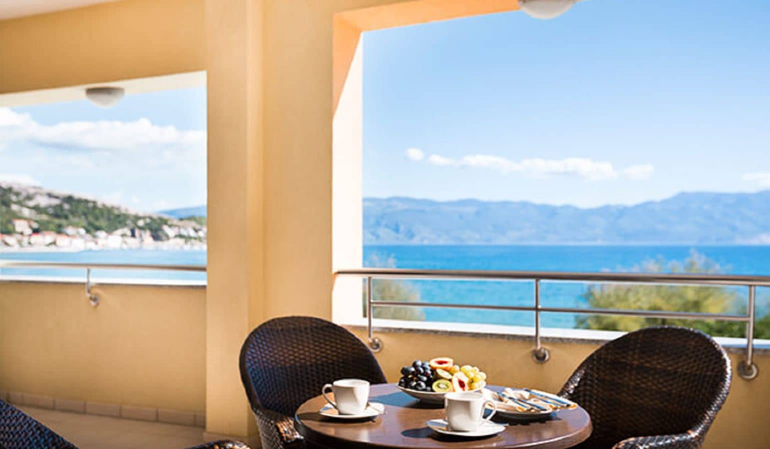rooms-superior-apartment-seaview-balcony