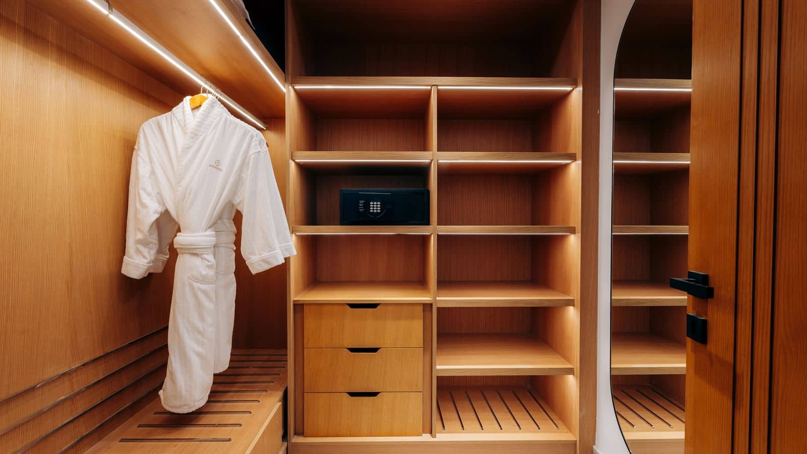 rooms-royal-villa