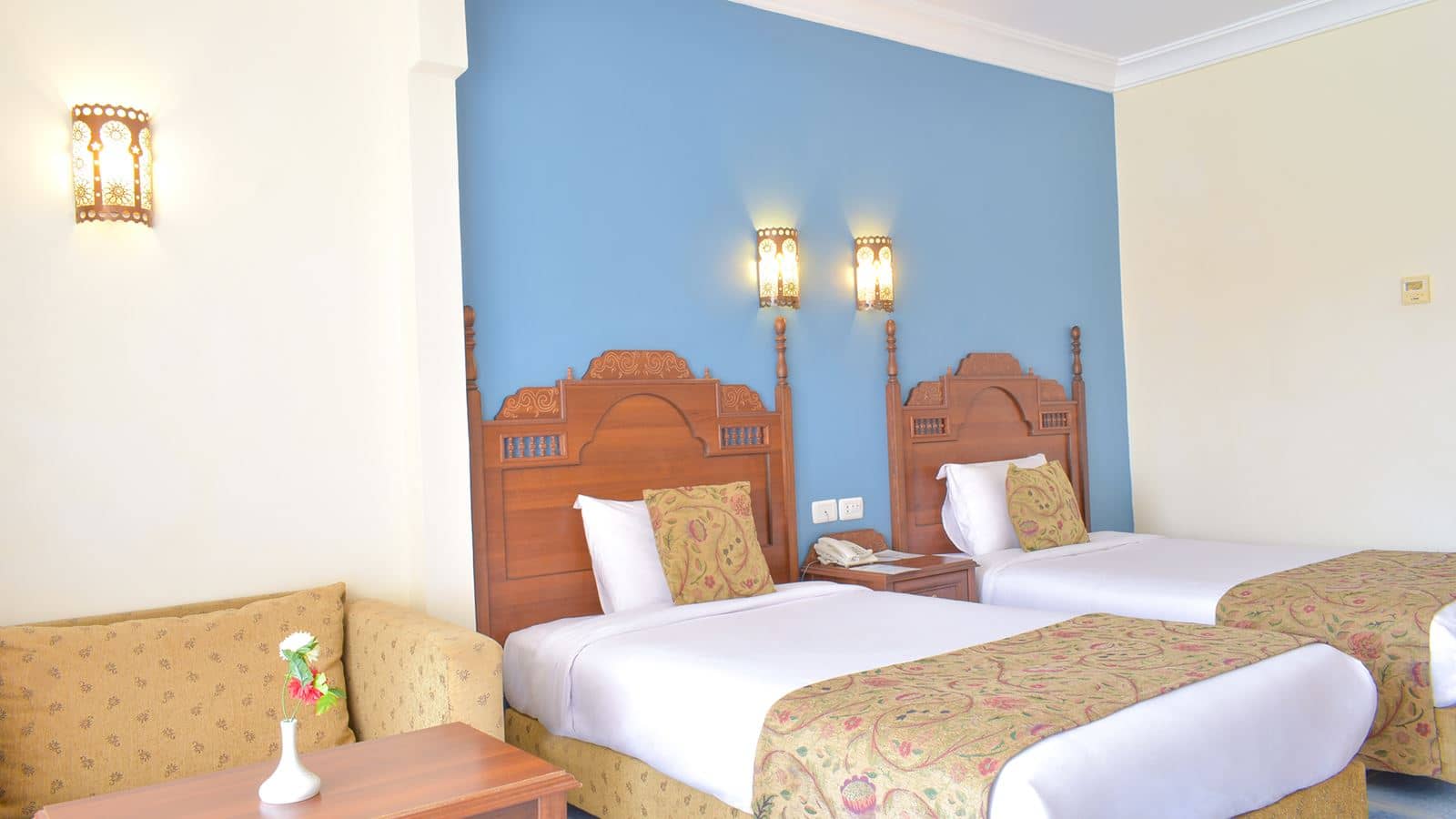 rooms-room-standard-pool-view