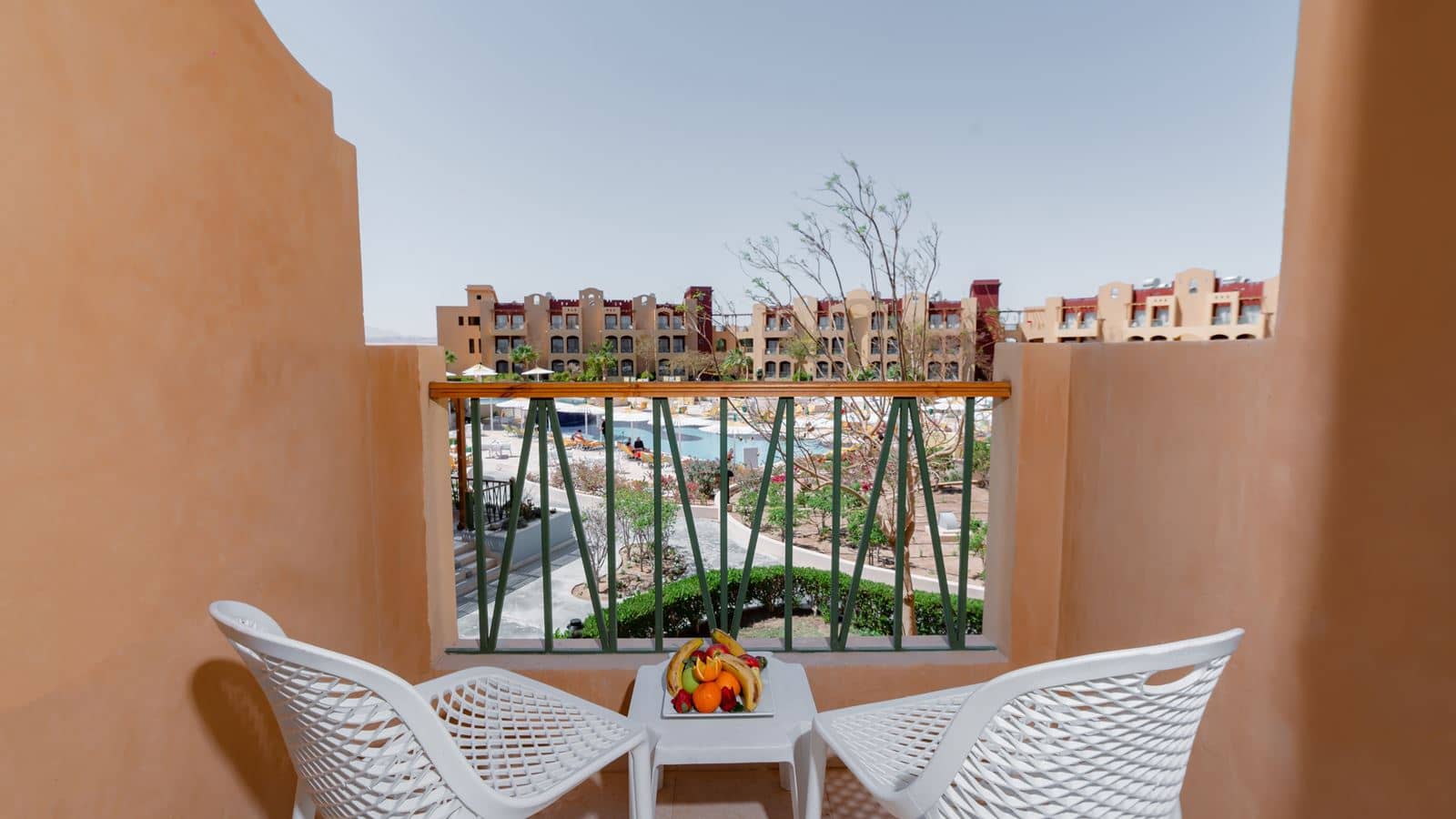 rooms-suite-pool-view
