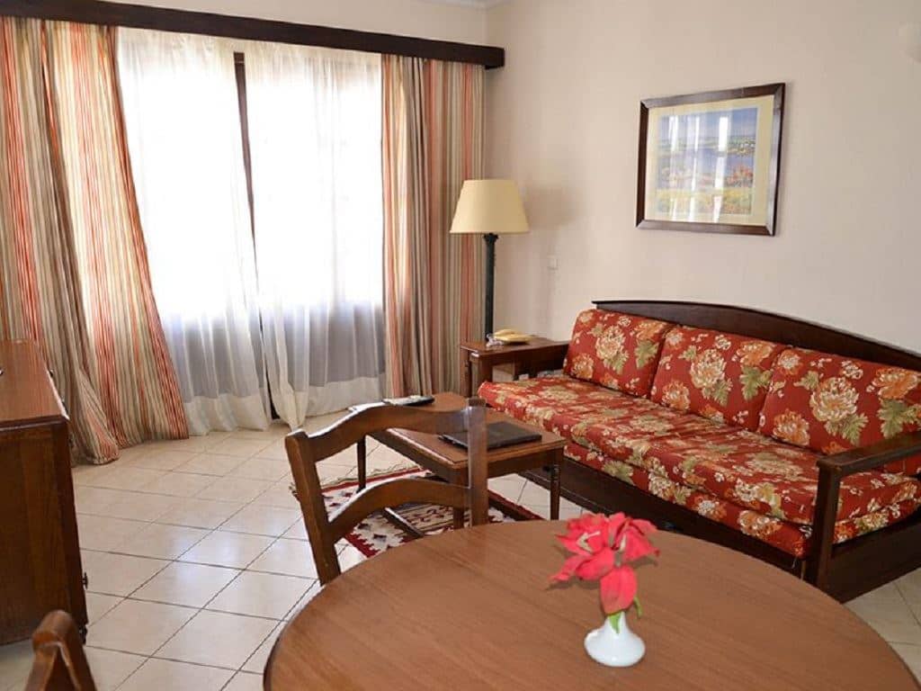 rooms-superior-room