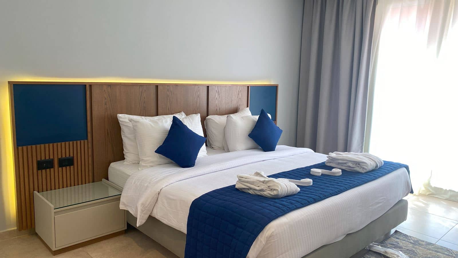 rooms-superior-seaside-view-room