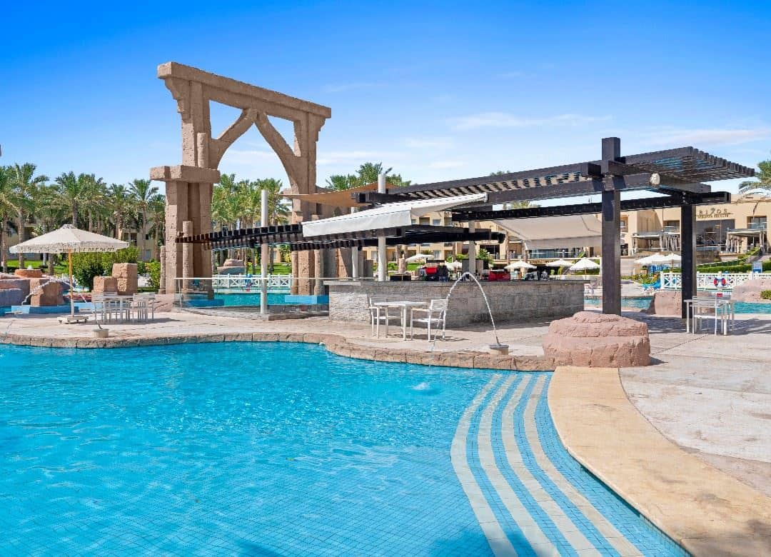 bars-fountain-pool-bar