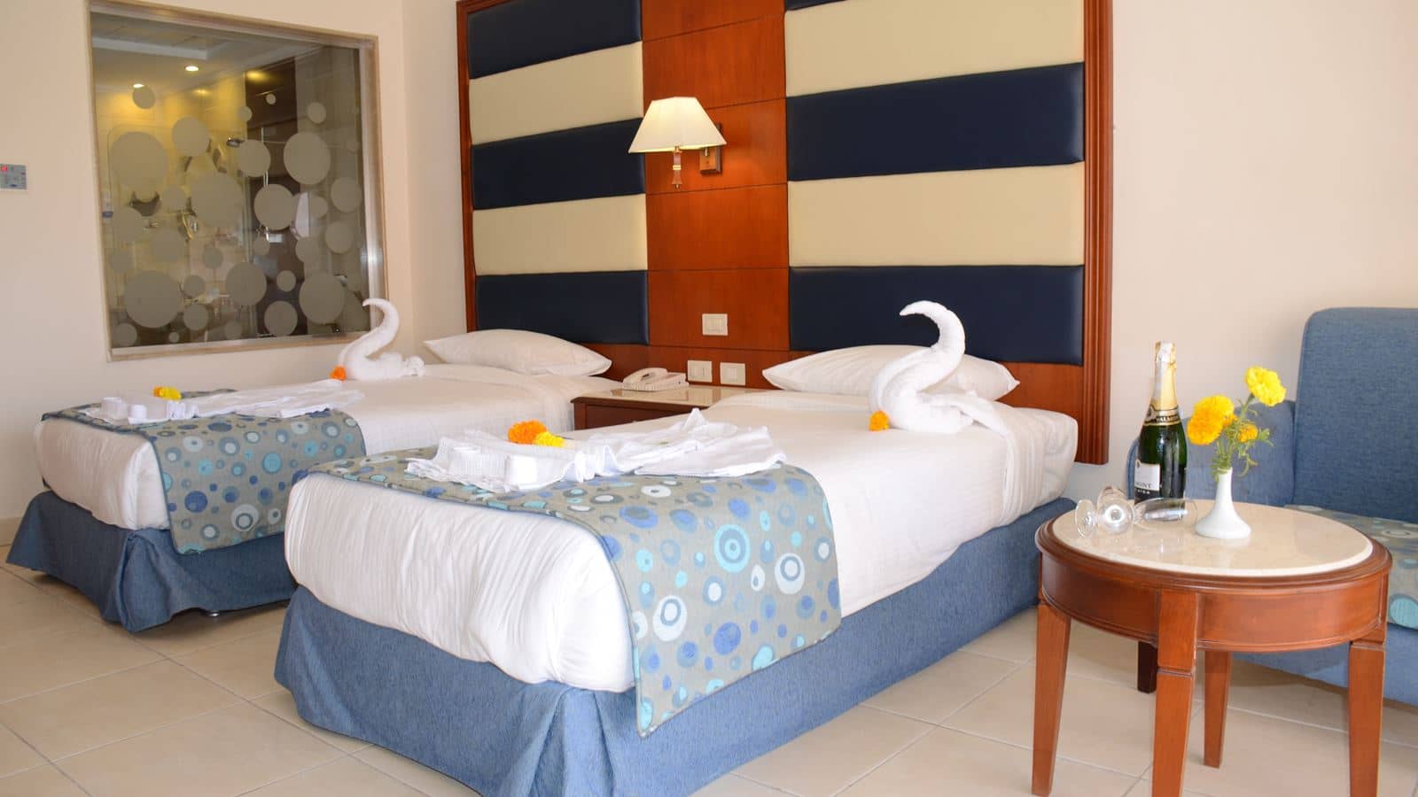 rooms-superior-room