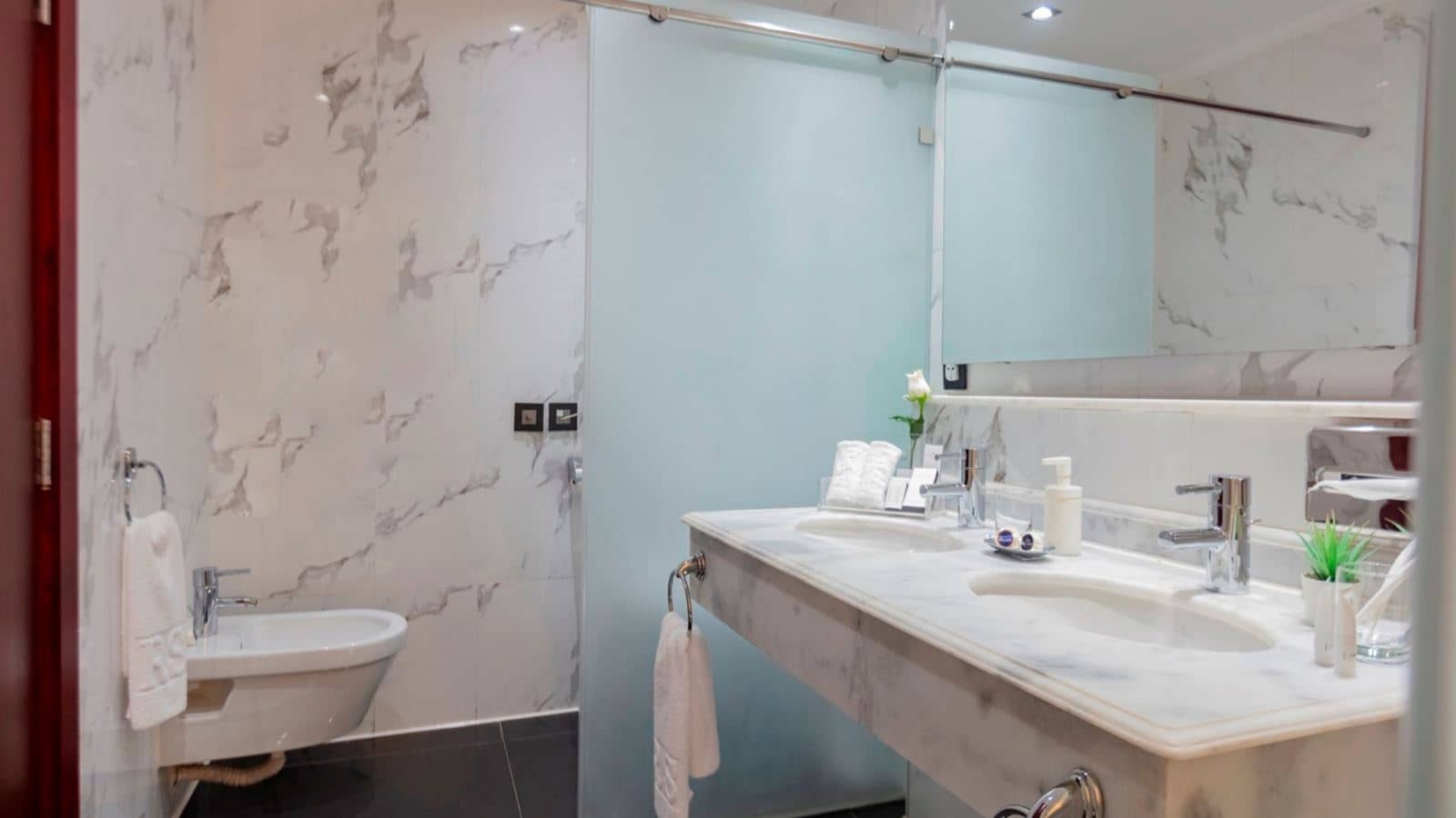 rooms-savoy-room