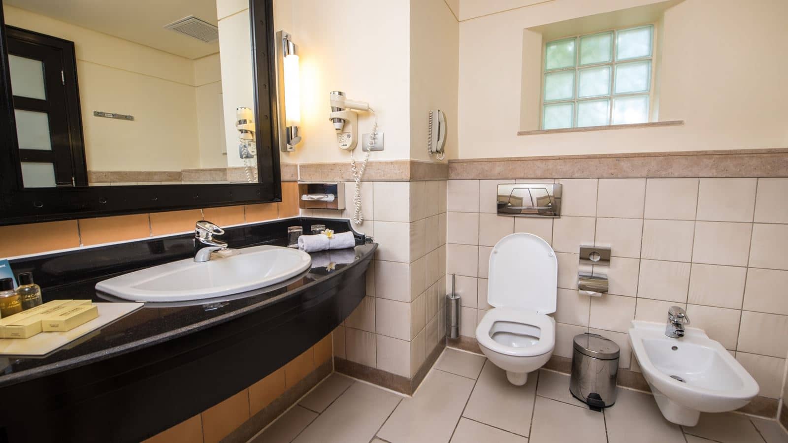 rooms-deluxe-room