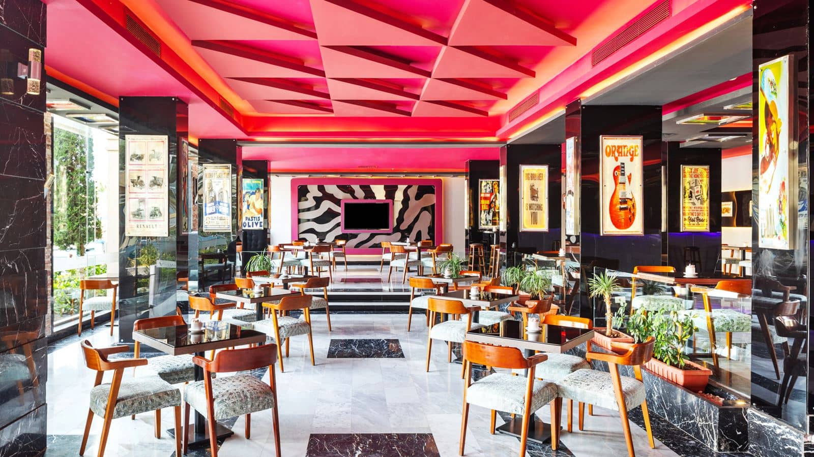 restaurants-millenium-bar