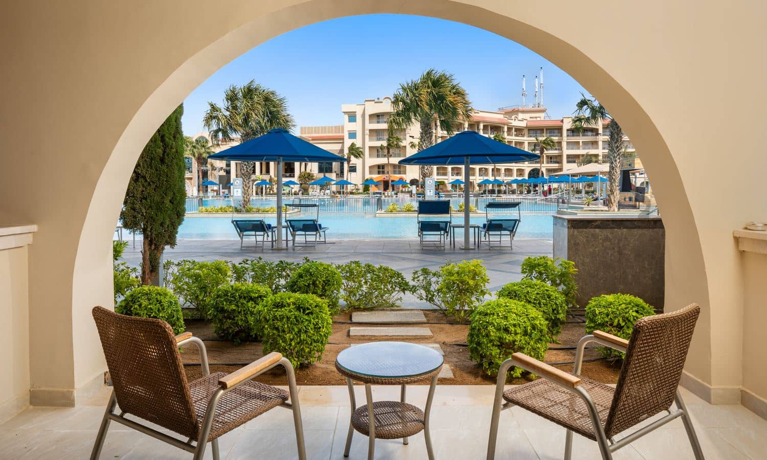 rooms-deluxe-room-pool-view