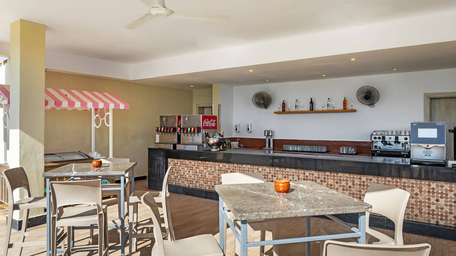 restaurants-beach-bar