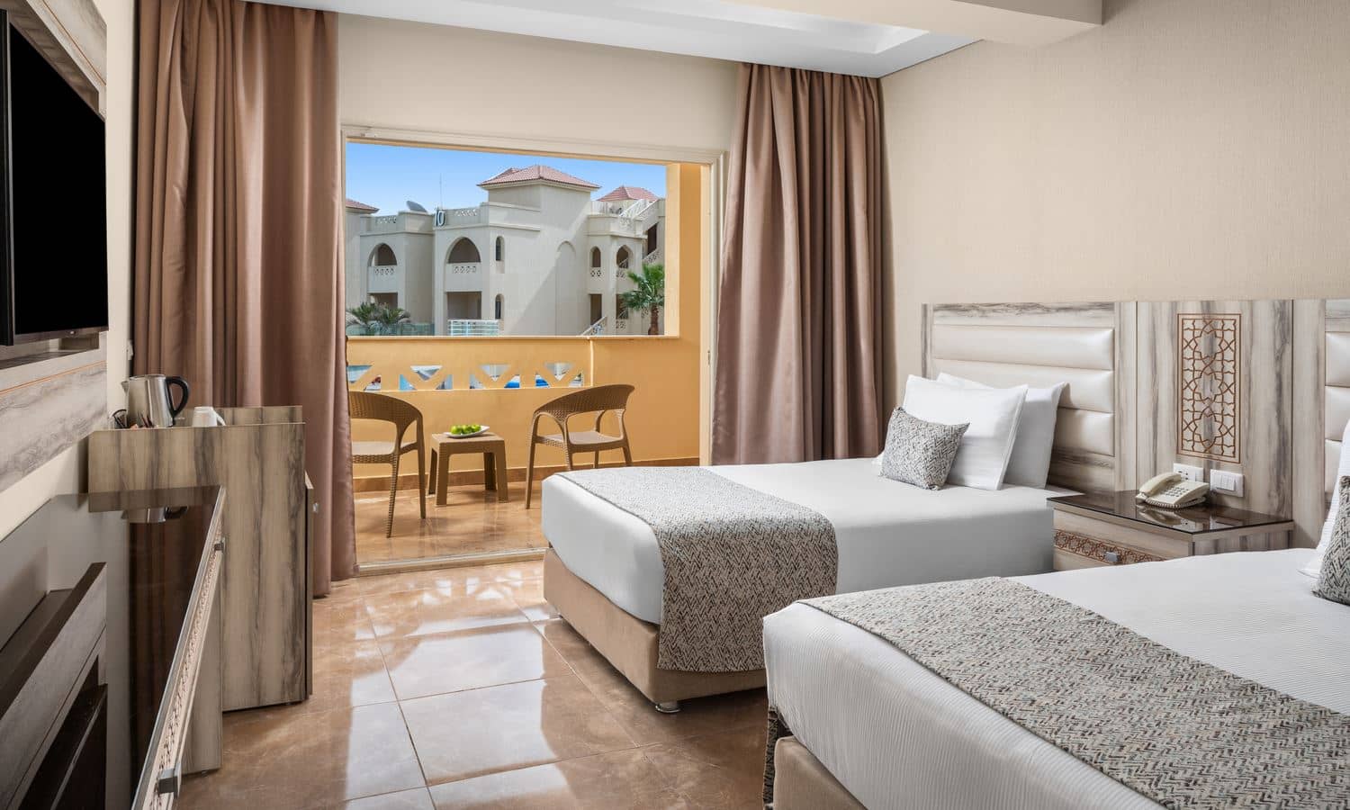 rooms-room-standard-pool-view