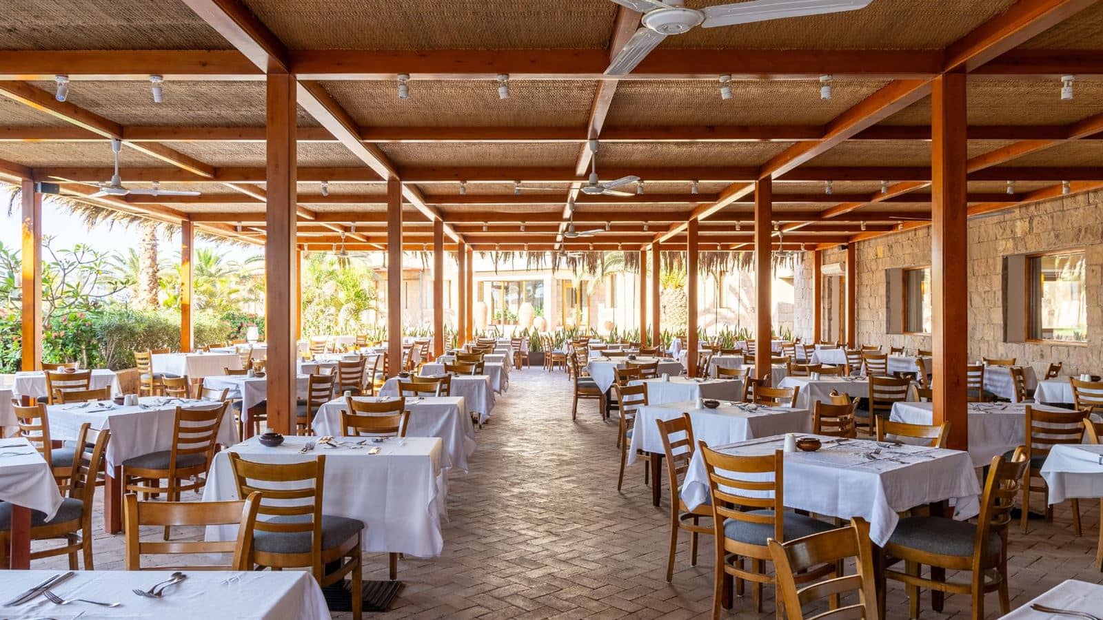 restaurants-main-restaurant-west-bay-adult-only