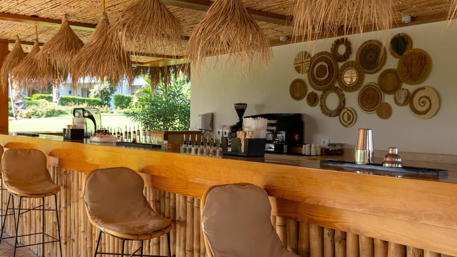 bars-jungle-pool-bar-adults-only