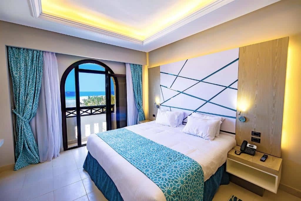 rooms-family-room-garden-view