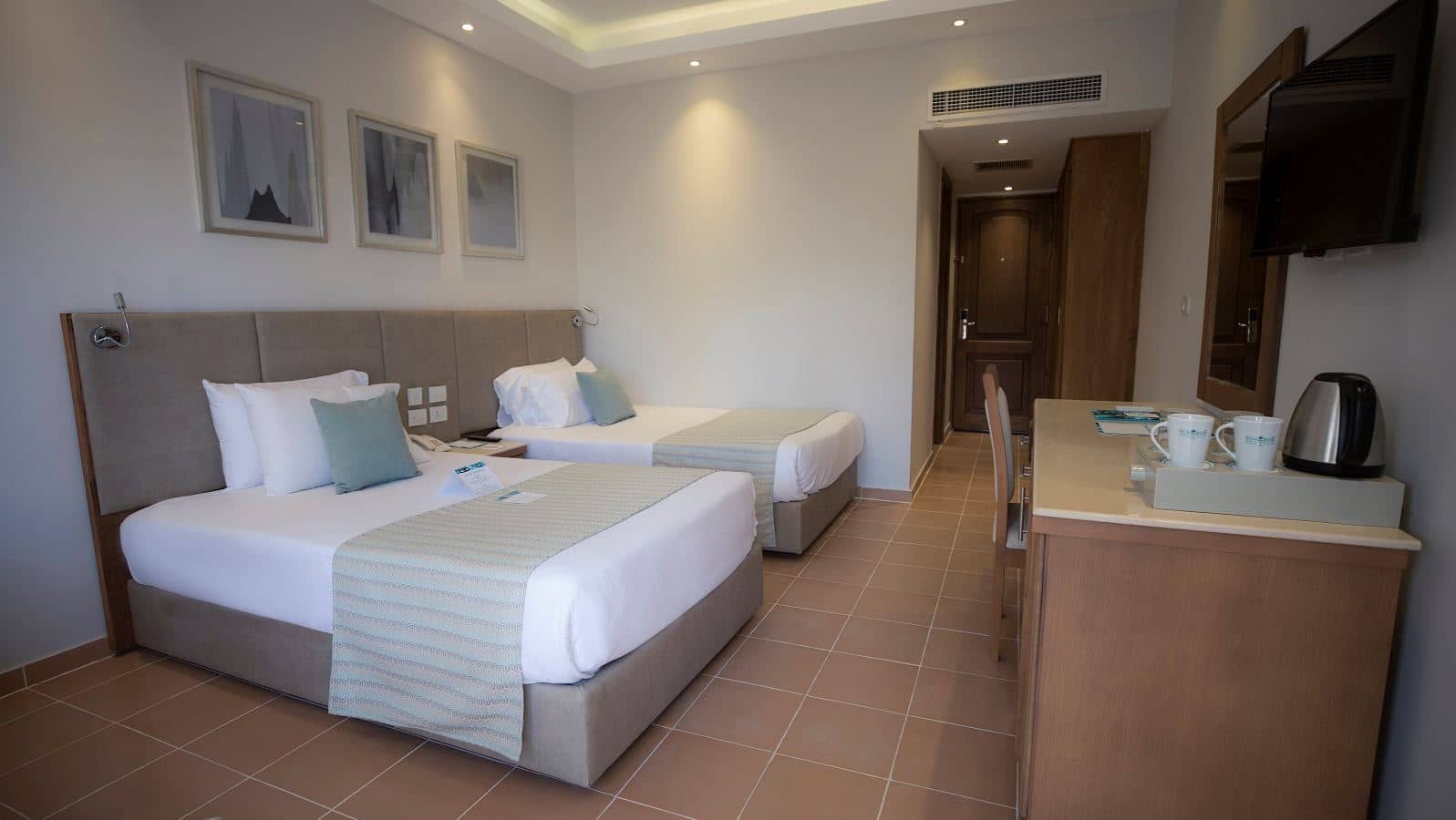rooms-promo-back-view-room
